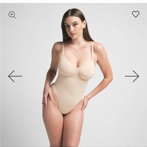 SKIMS SEAMLESS SCULPT LOW BACK THONG BODYSUIT- NEW- never worn- size Medium